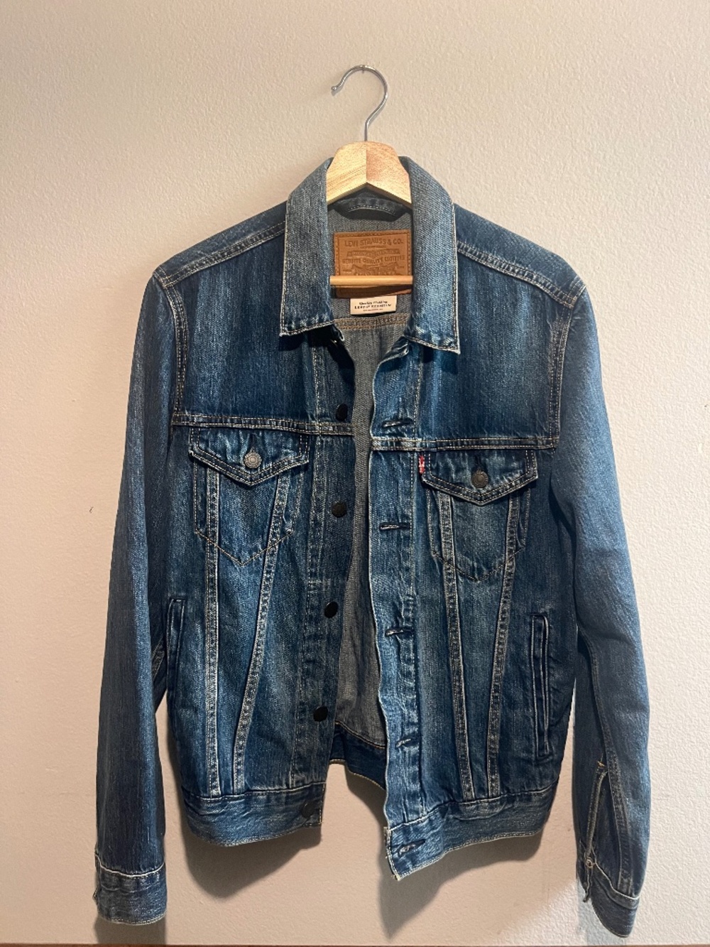Levi’s Premium Denim Trucker Jacket – Medium Wash